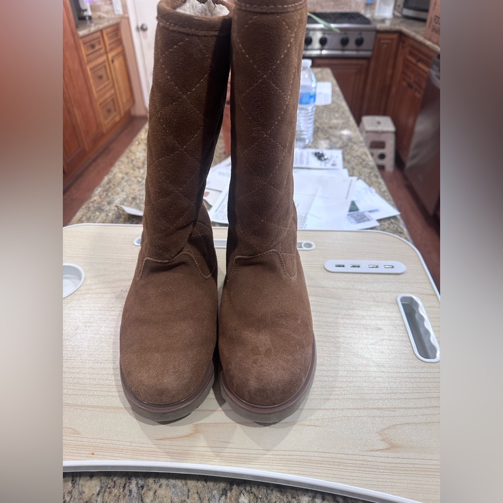 BearPaw quilted, tall  boots size 8 - Picture 9 of 14